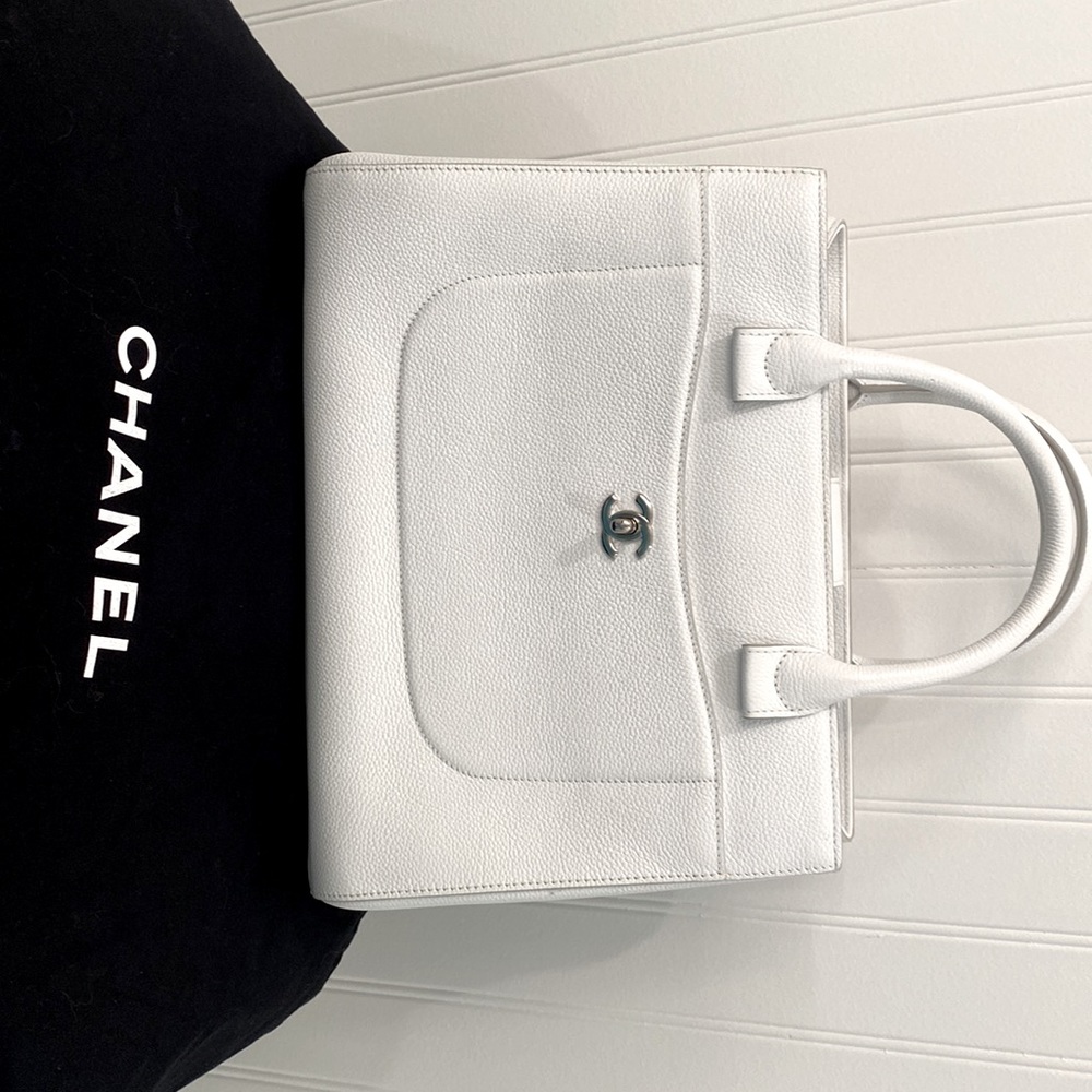 Chanel- White leather, Small Neo Executive Tote
